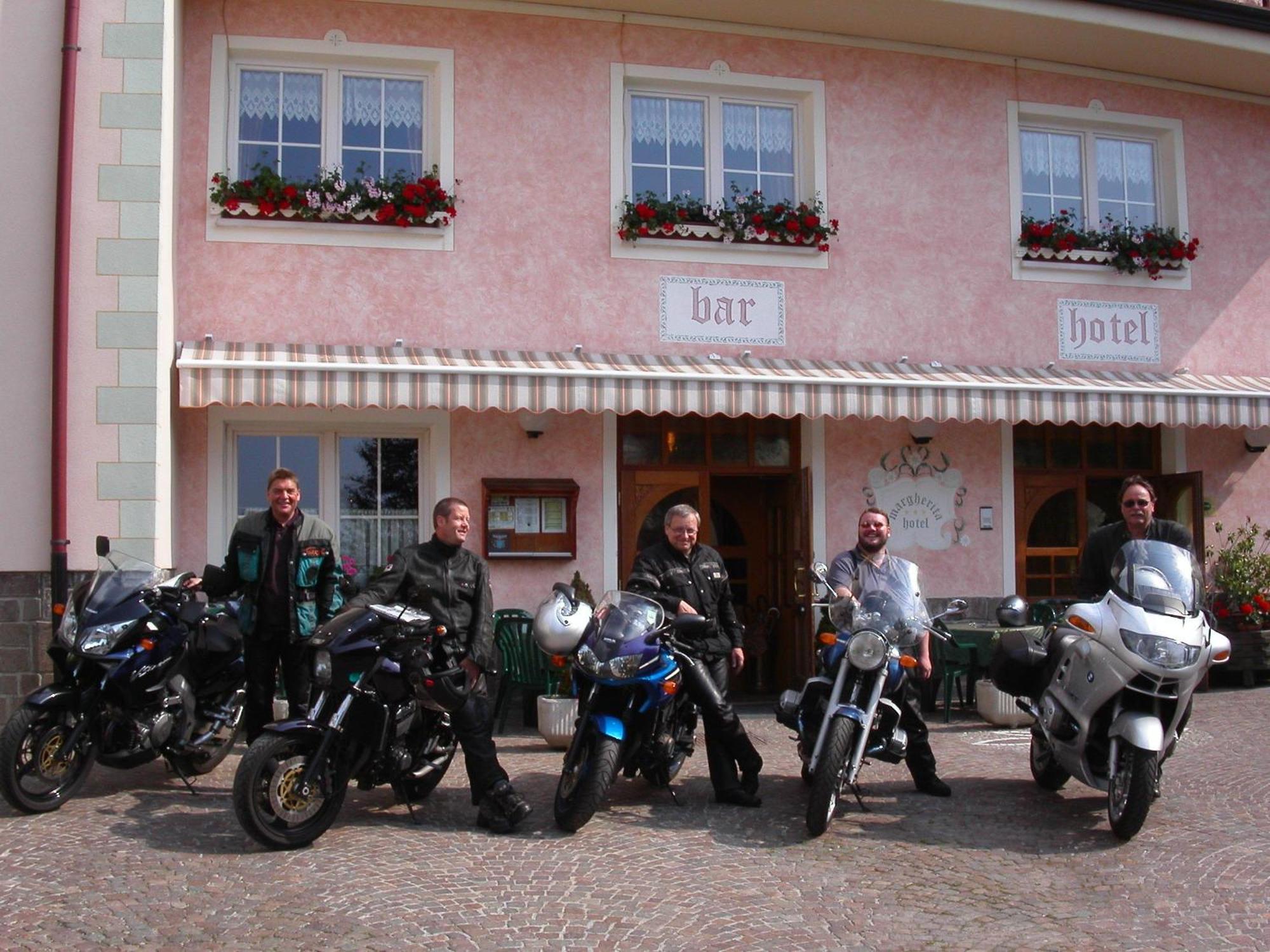 Alpen Garten Hotel Margherita Rumo Bagian luar foto